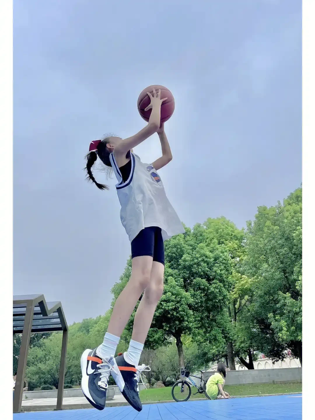 刻苦训练篮球时如何避免受伤的建议_1